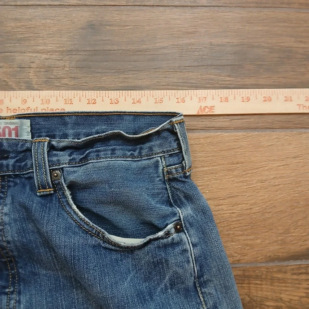 Levis 501 Jeans Mens 34x32 (FITS 32x30) Blue Straight Leg Button Fly Denim